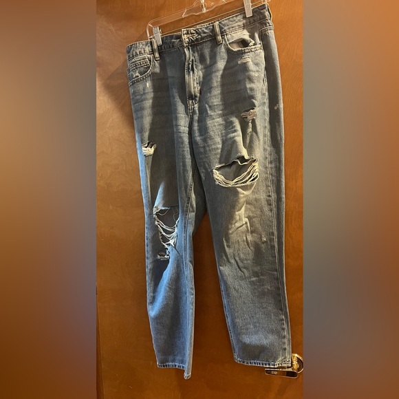 Hidden jeans - distressed straight leg jeans - size 31. - Picture 3 of 6
